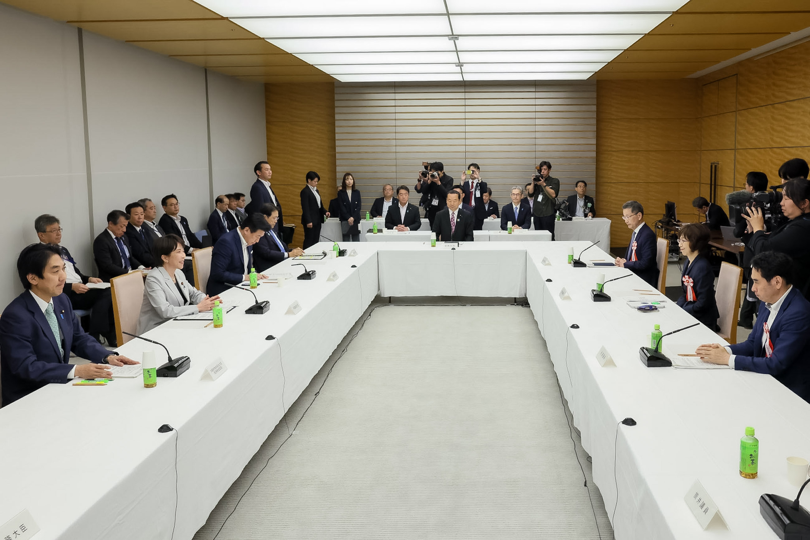 高市首相总结会议2