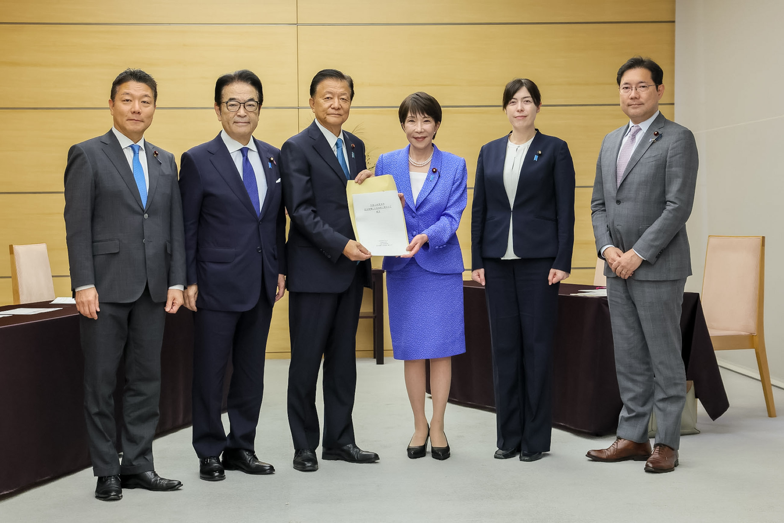 高市首相接受建议书1