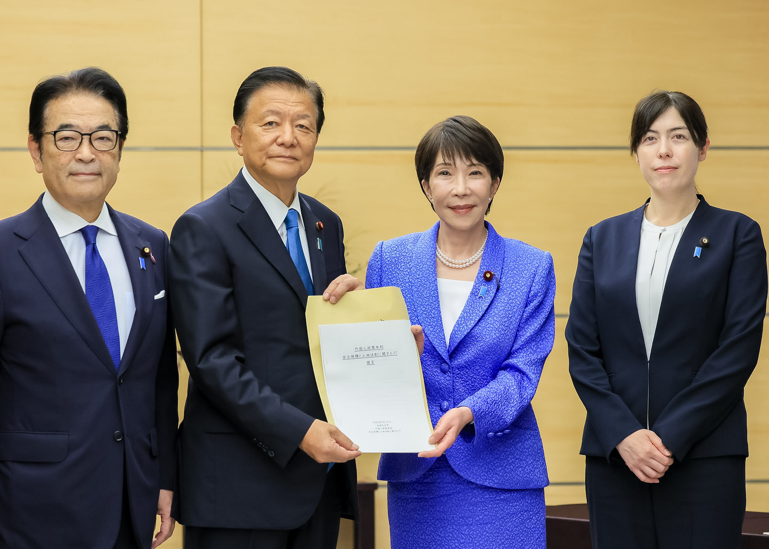 高市首相接受建议书2