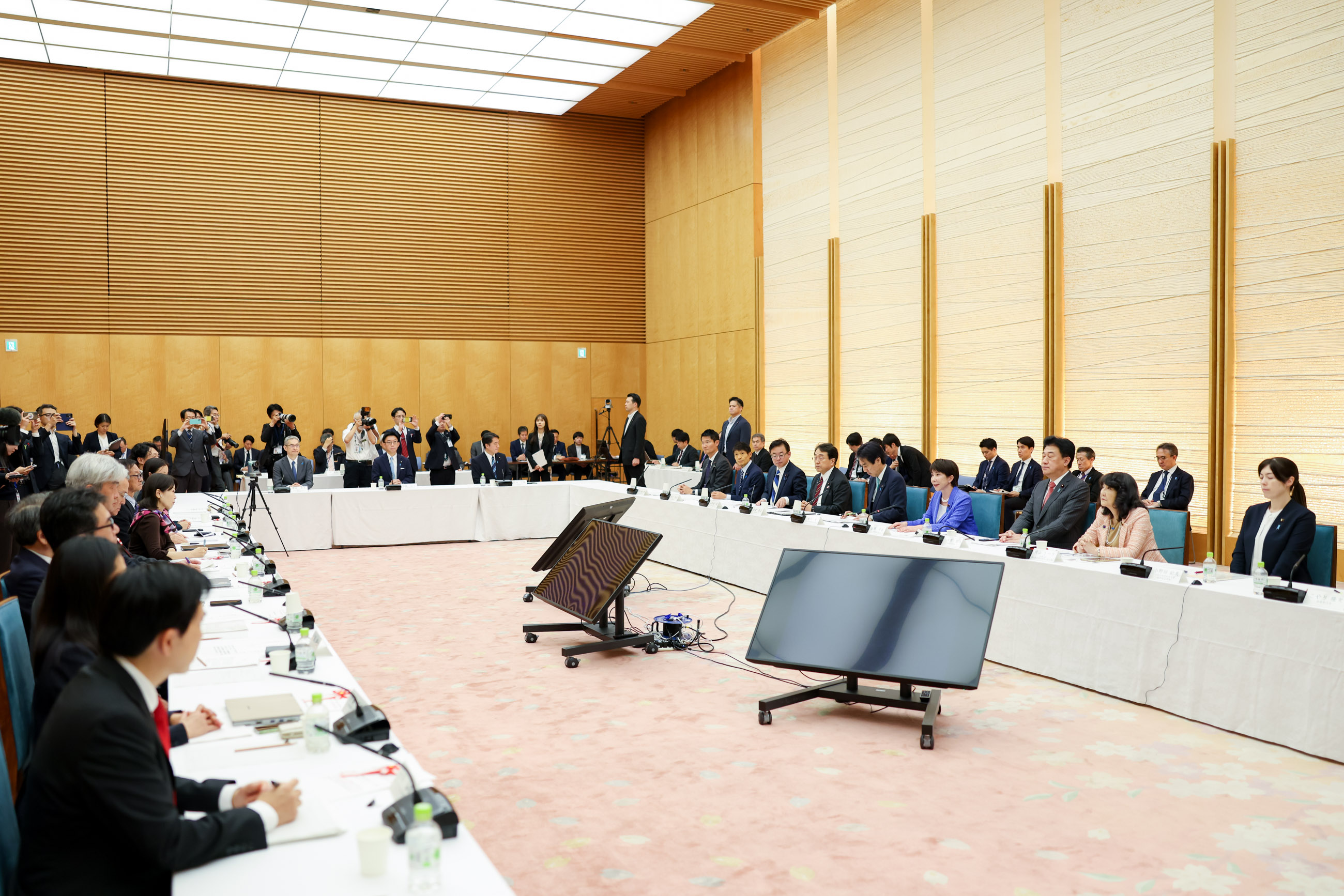 高市首相总结会议2