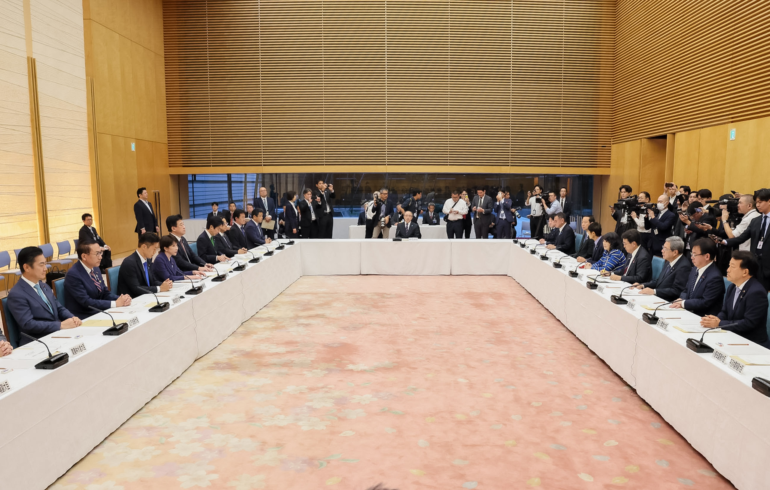 高市首相总结会议2