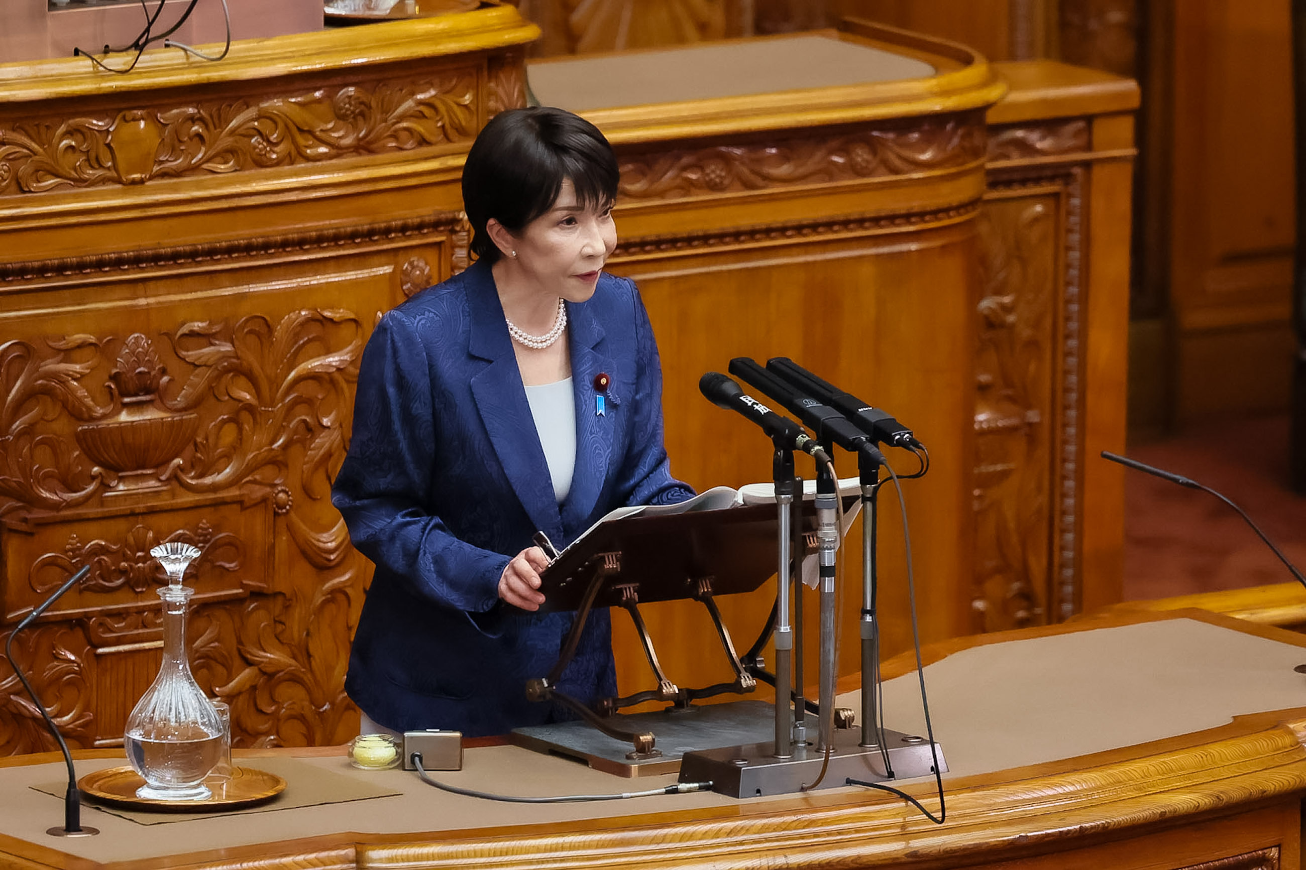 高市首相在参议院全体会议上发表施政方针演说6