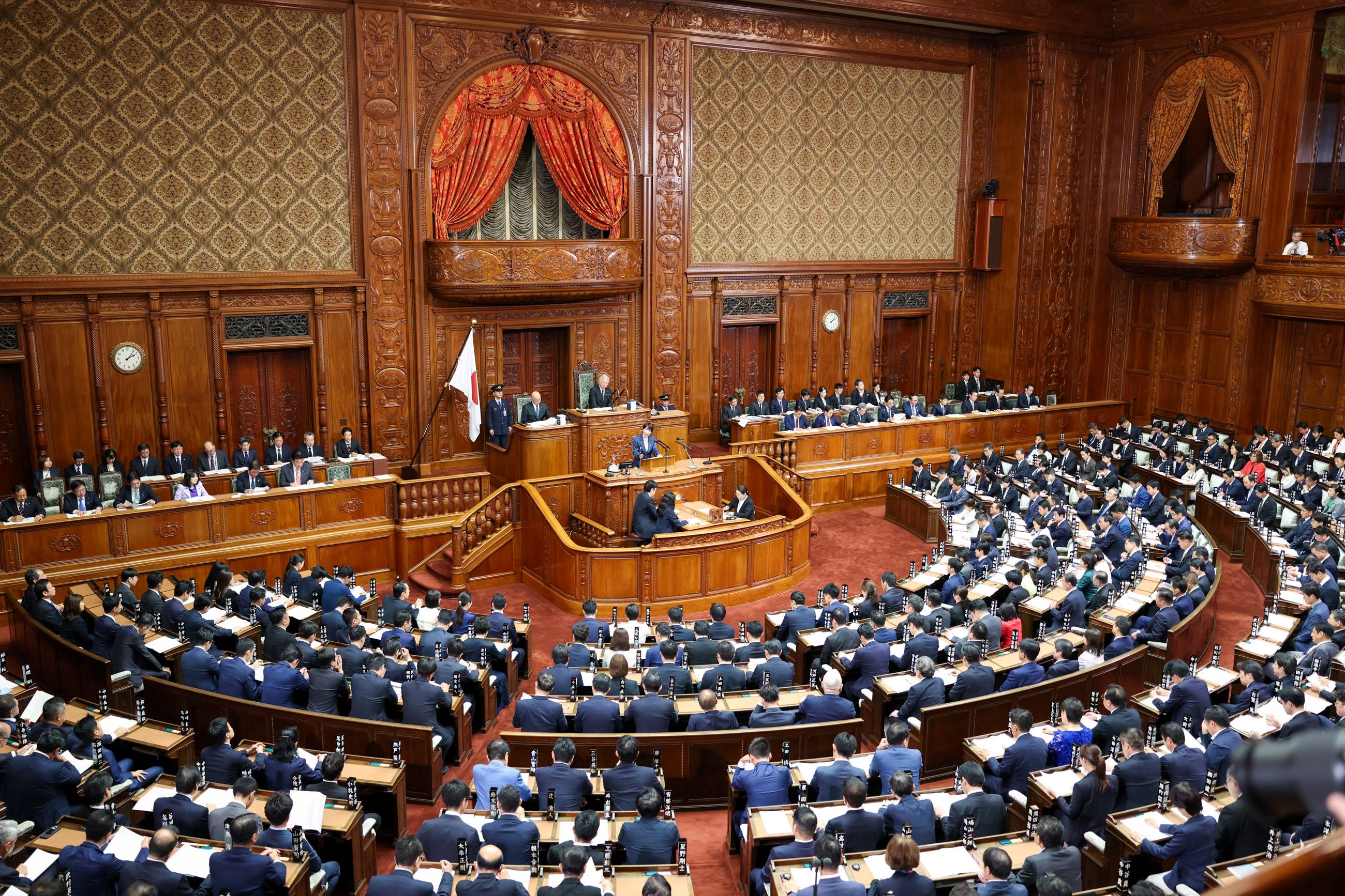 高市首相在众议院全体会议上发表施政方针演说4