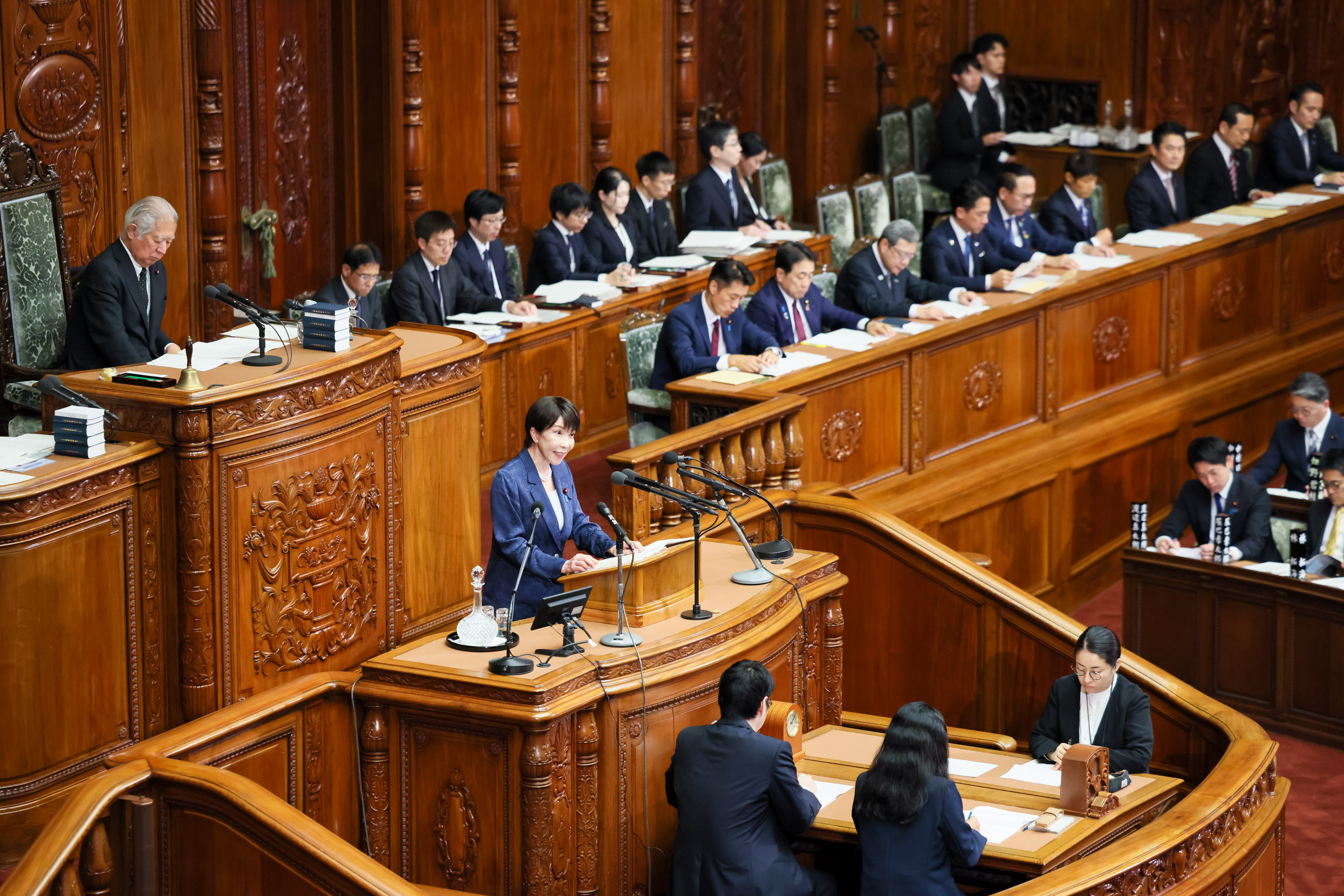 高市首相在众议院全体会议上发表施政方针演说5