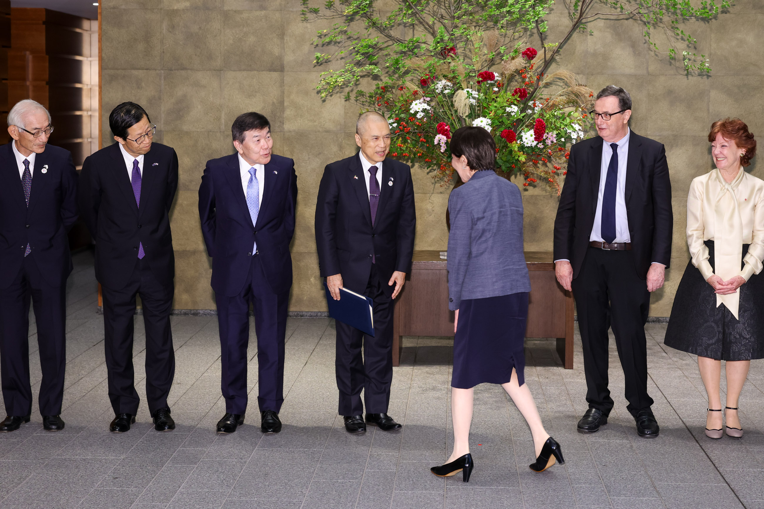 高市首相接受拜会2