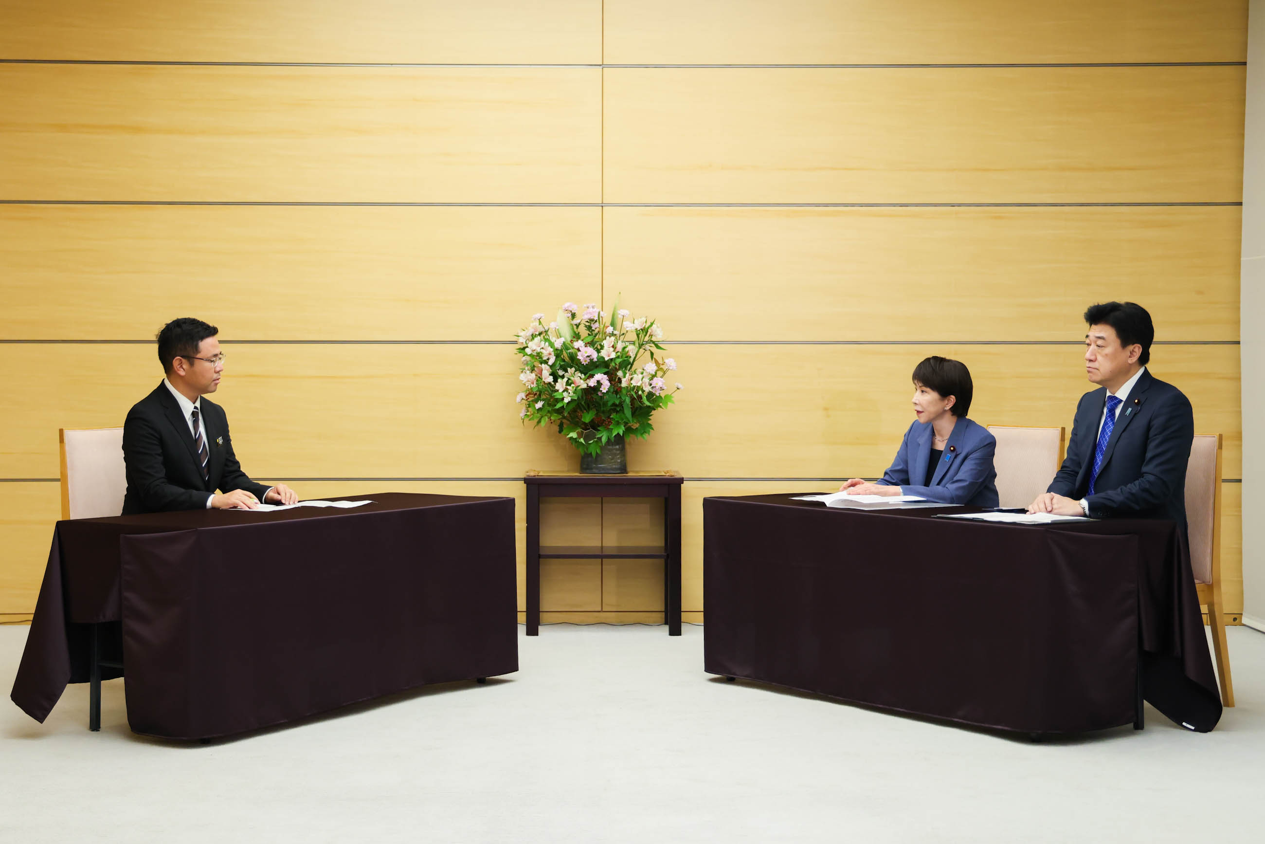 高市首相会见2