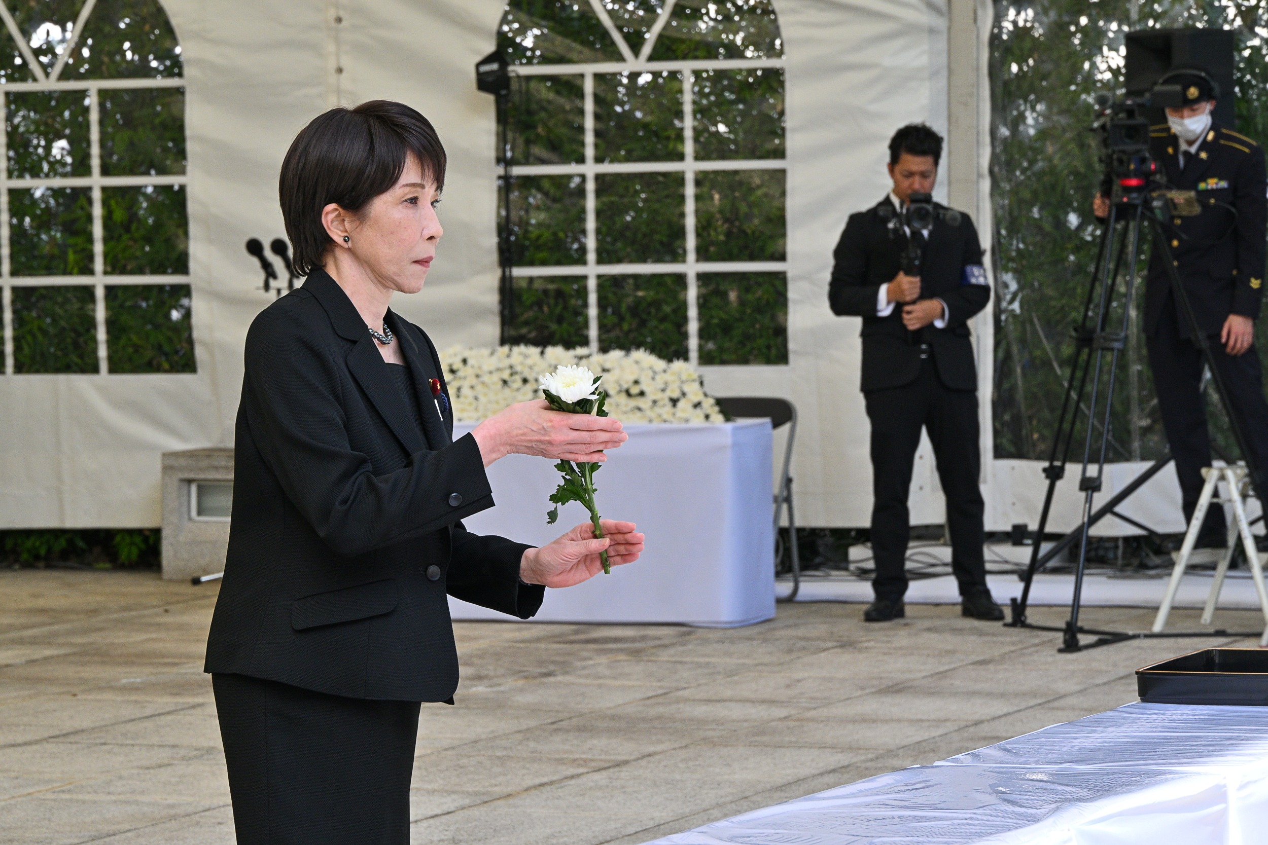 高市首相献花（防卫省供图）