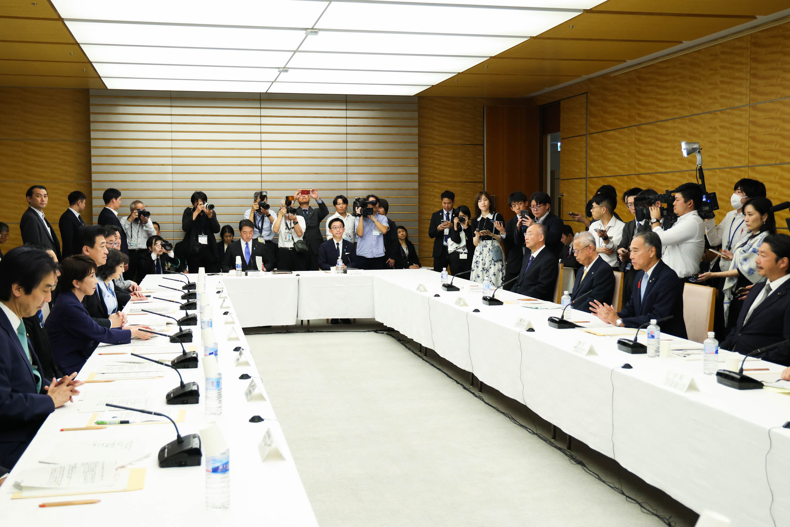 高市首相出席会议1