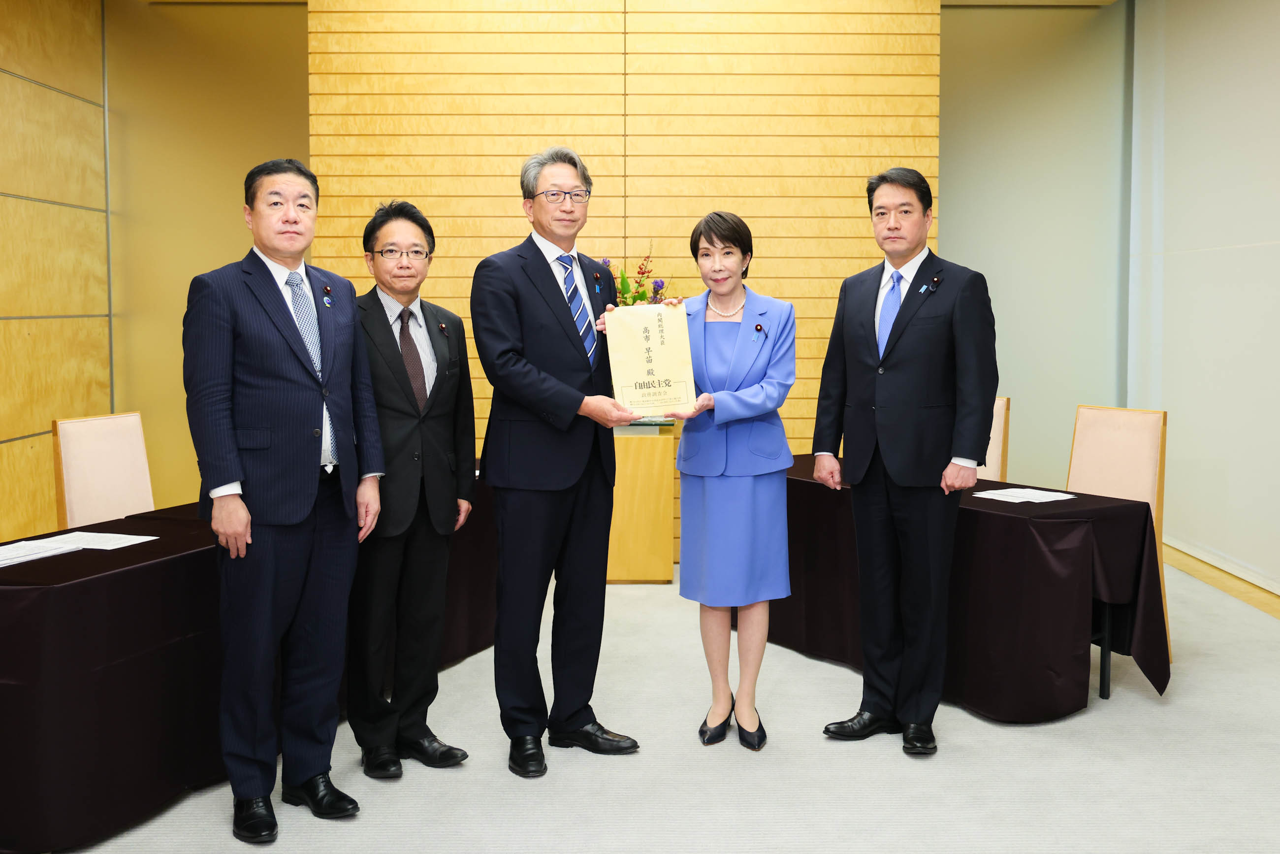 高市首相接受建议书1