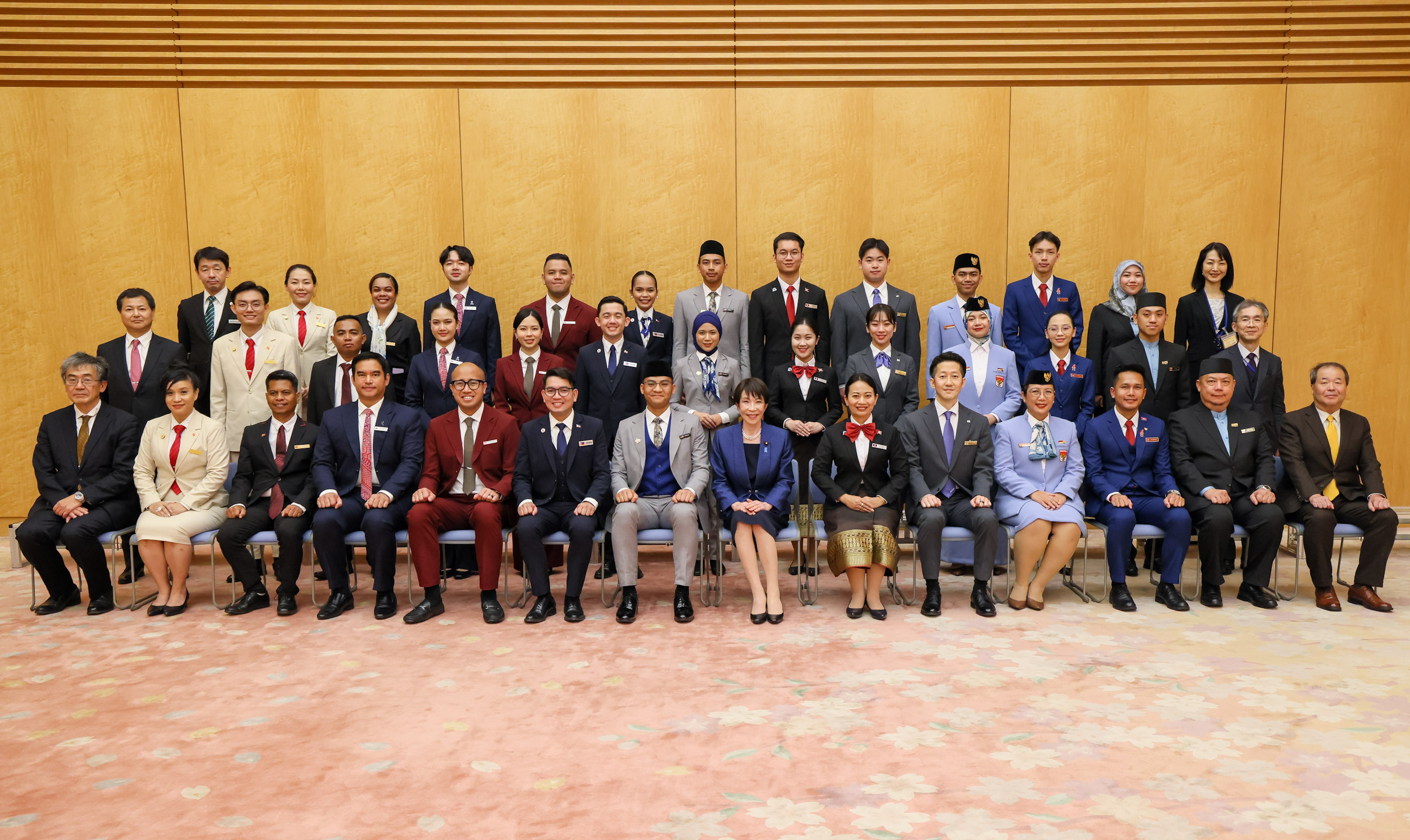 会见东南亚青年之船代表团成员