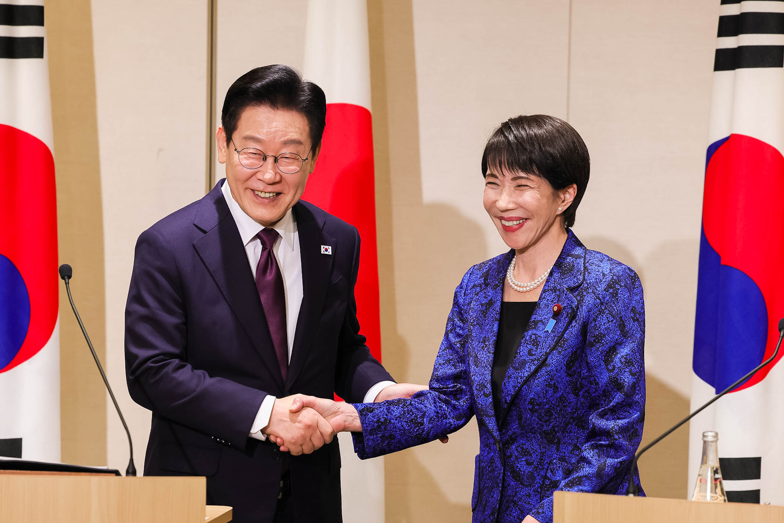 举行日韩首脑会谈(２)